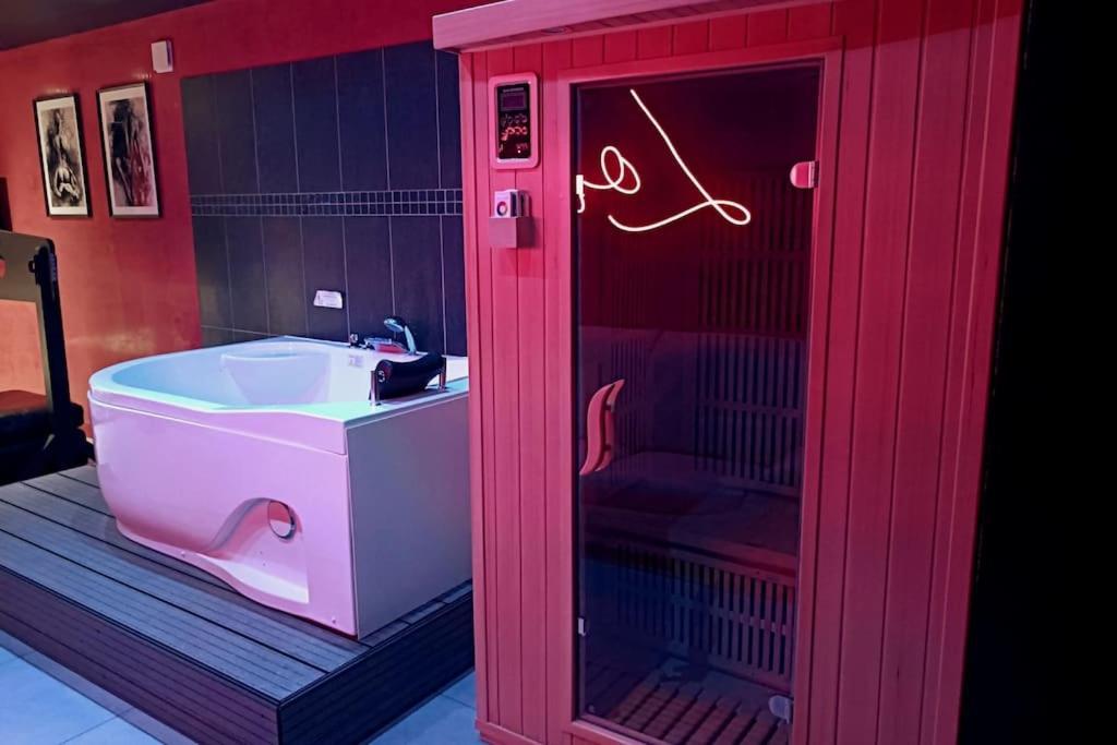 Appartement Balneo Et Sauna Prives The Red Room Mauguio Exterior photo