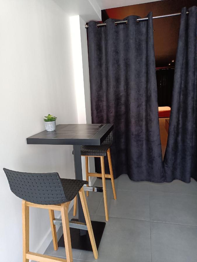 Appartement Balneo Et Sauna Prives The Red Room Mauguio Exterior photo