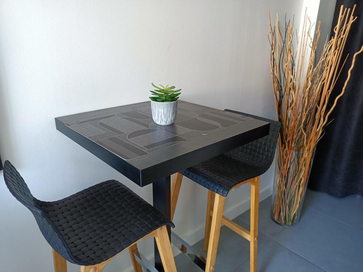 Appartement Balneo Et Sauna Prives The Red Room Mauguio Exterior photo